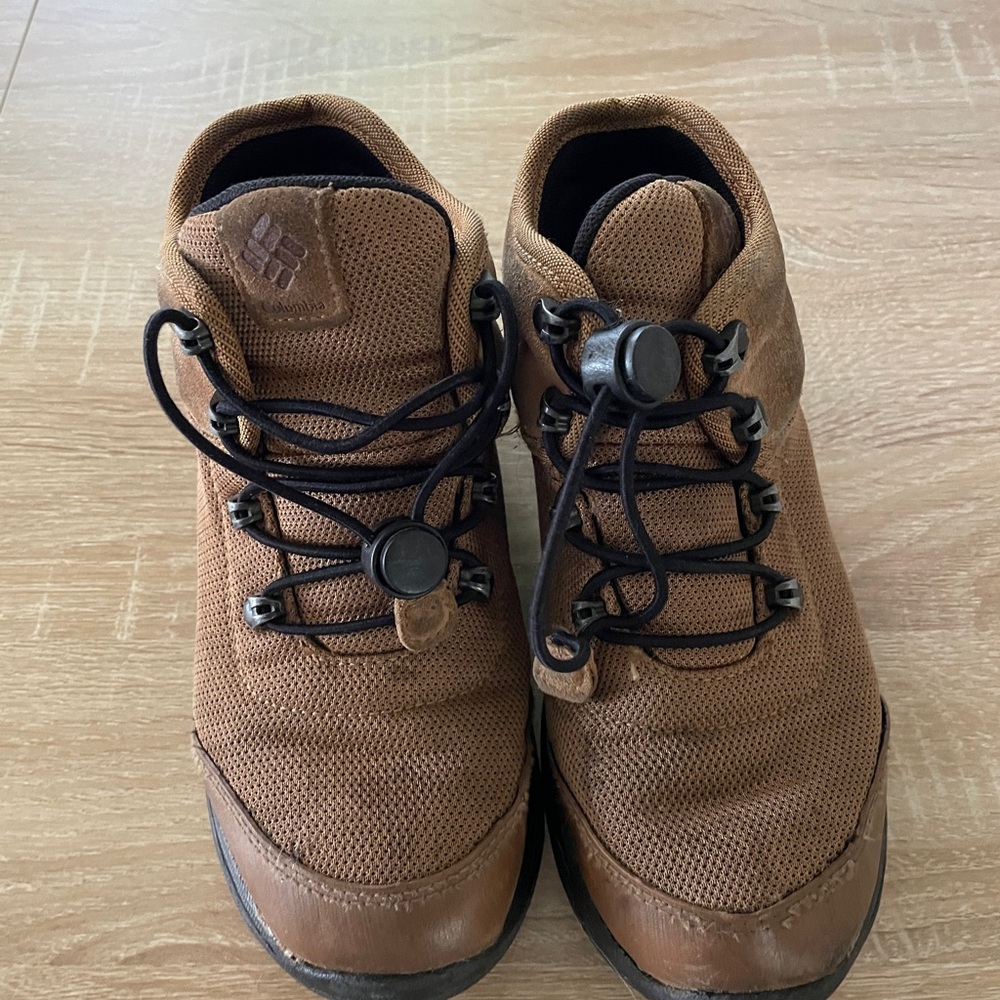 (SOLD) Columbia Boys Brown Hiking Shoes